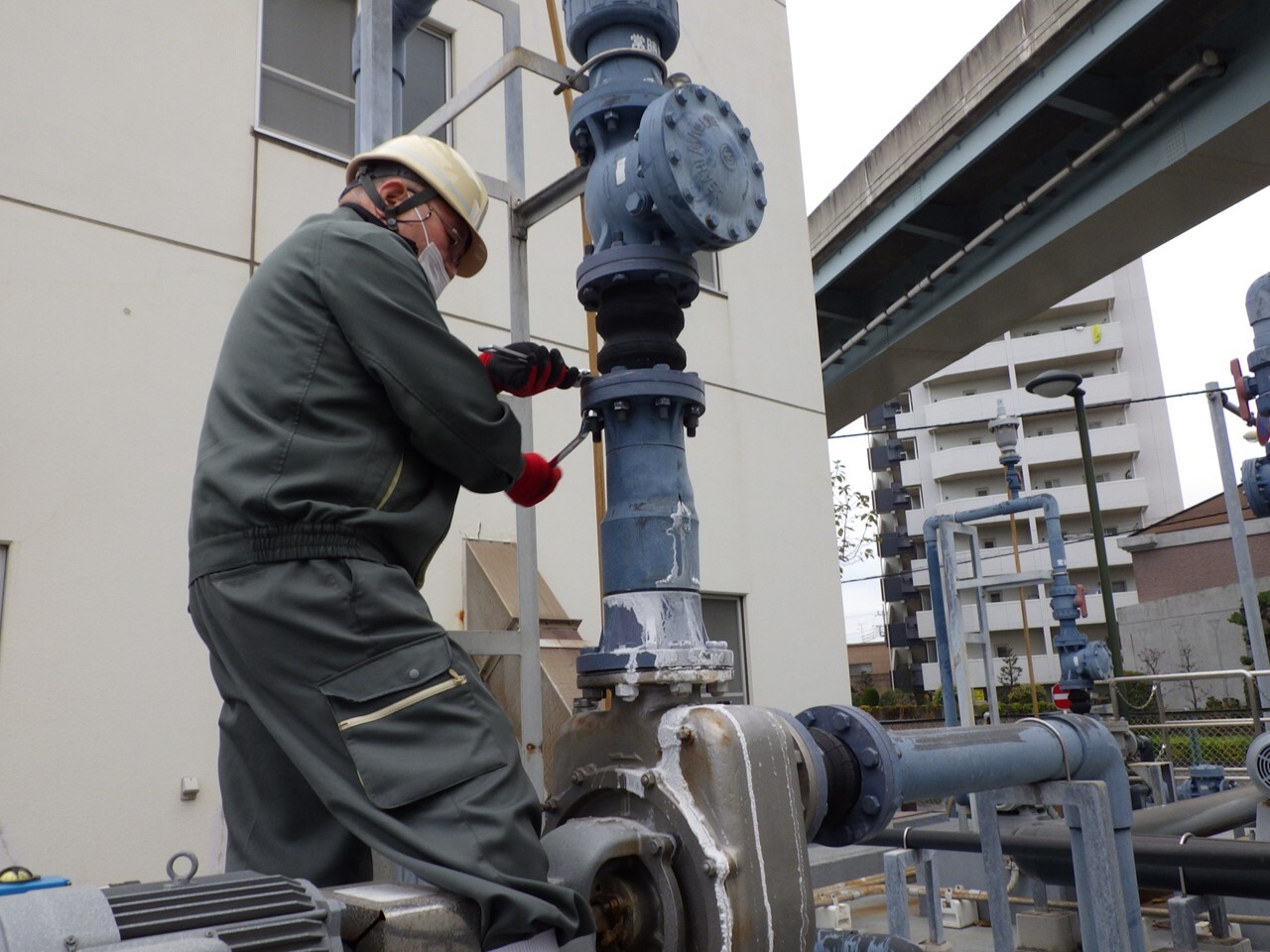 写真：建物機械設備維持点検