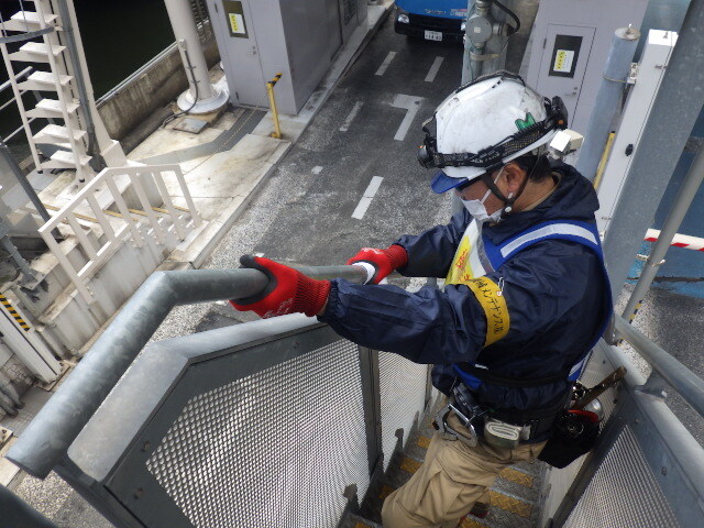 写真：連絡通路維持点検